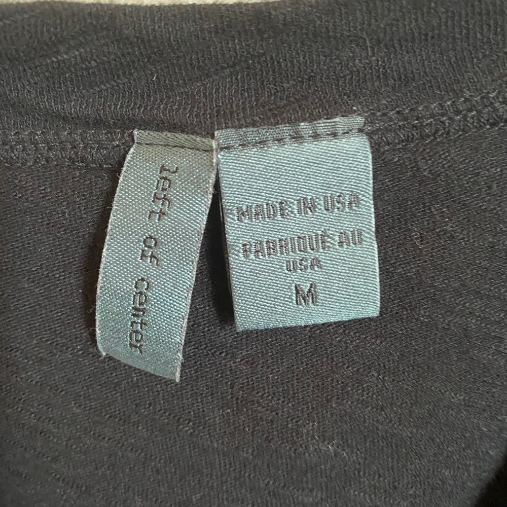 Basic T-Shirt - Picture 2 of 3